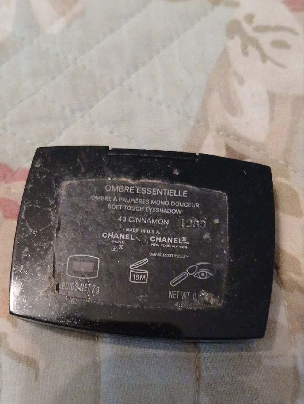 CHANEL Black Lacquered CC Compact Case Eye Shadow